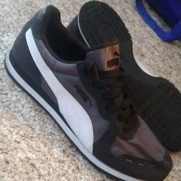 Puma sneakers unisex worn once - Picture 1 of 4